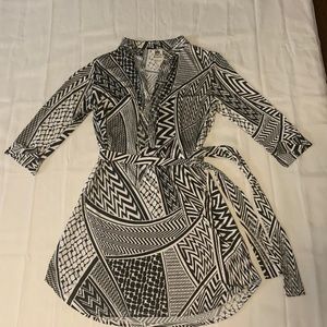 S-twelve mid length sleeve silky dress with tie. Size:M